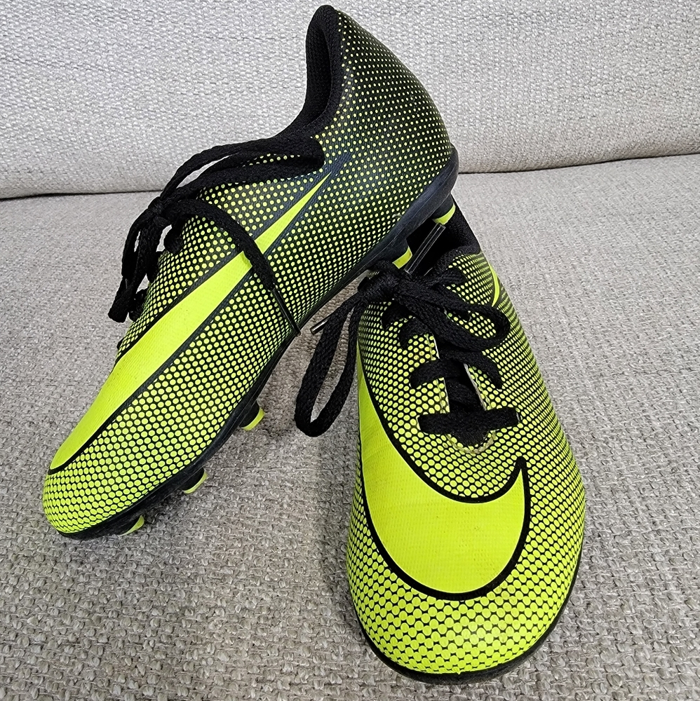 Nike cleats - boys